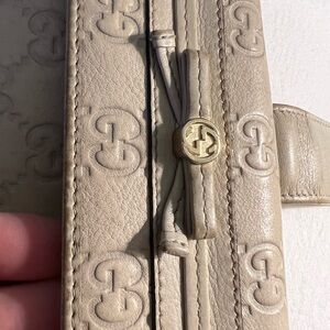 Gucci billfold wallet in great condition  Embossed Leather Accessory